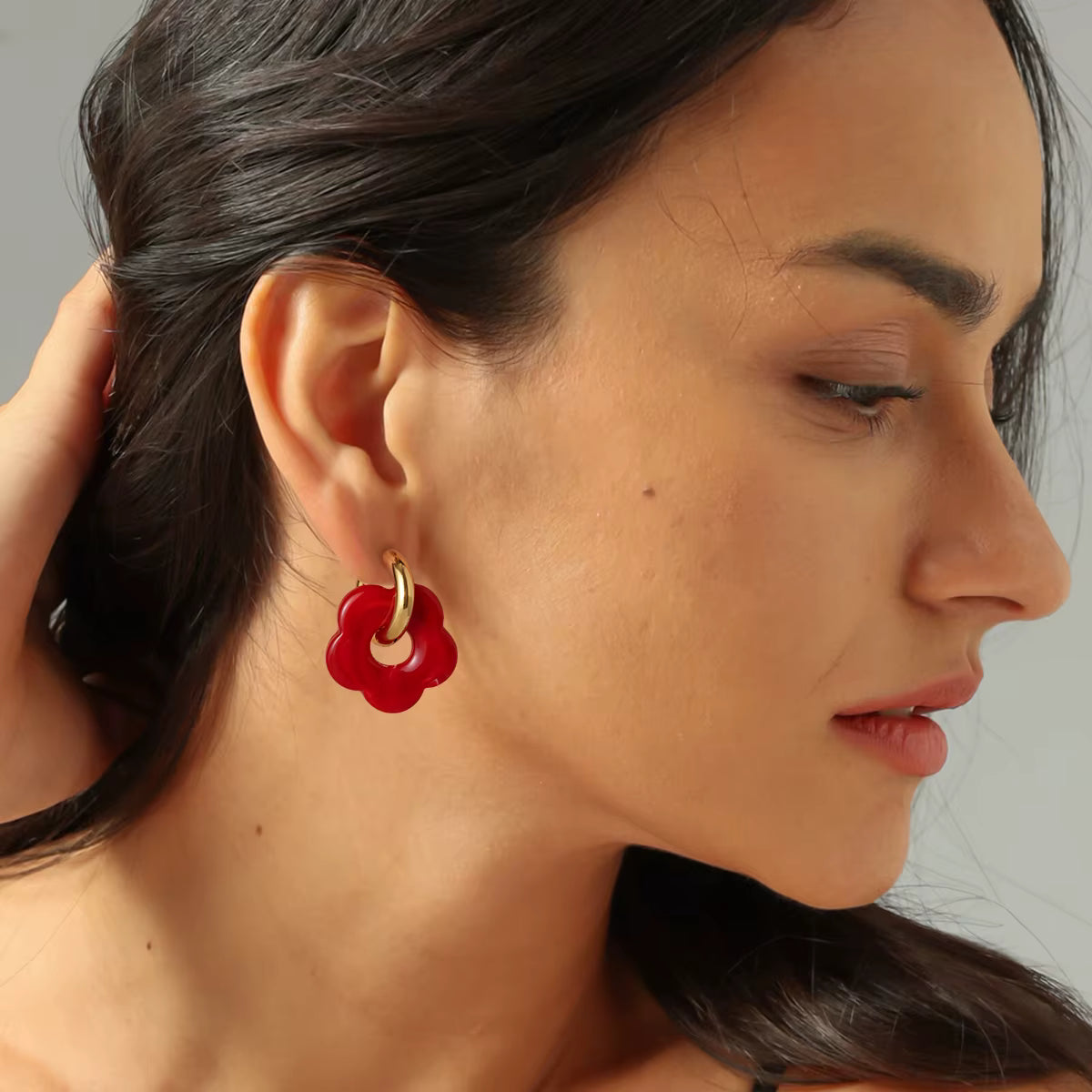 ARETES FLOR HUGGIE