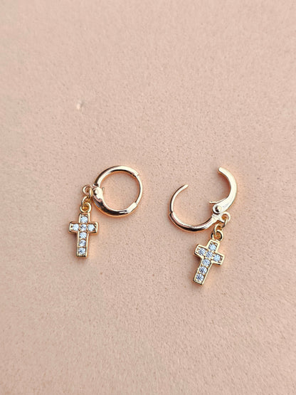 ARETES CRUZ