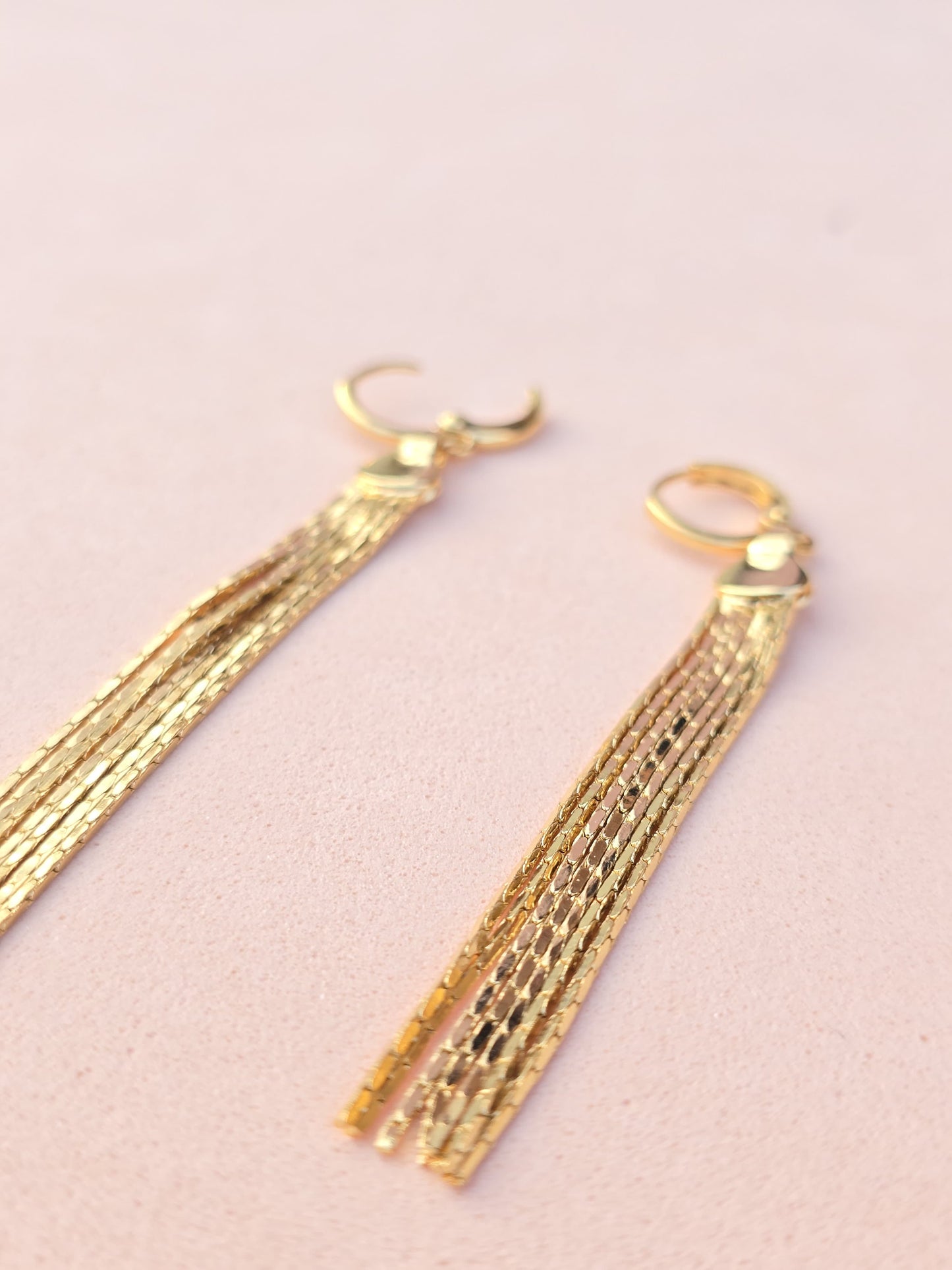 ARETES LIOR