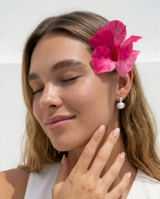 ARETES PERLA OVALADA ACCESORIOS PLATEADOS
